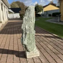 "Polargranit" Unika Søjle 107 Cm Høj - Skinner Og Beslag